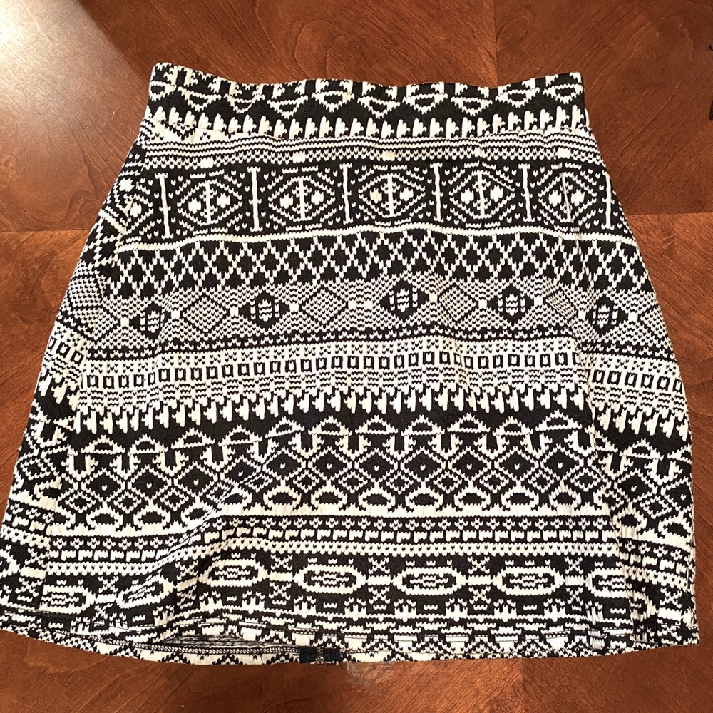 B Jewel Black and White Skirt 👗